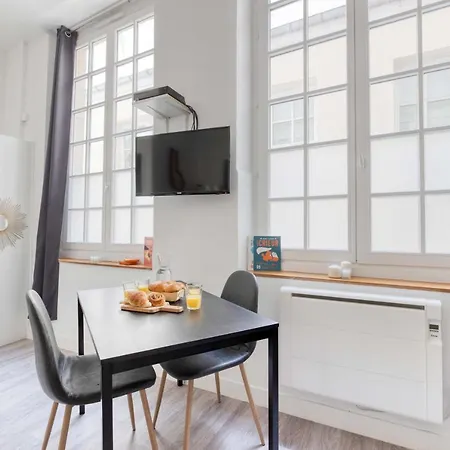 New & Design In The Heart Of Le Marais 아파트