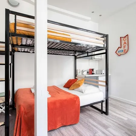 New & Design In The Heart Of Le Marais شقة