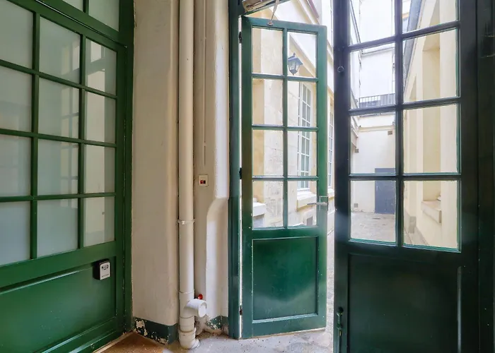 New & Design In The Heart Of Le Marais Parigi
